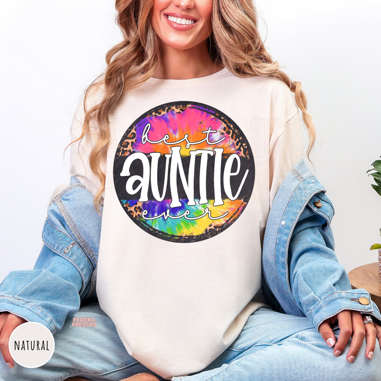 Natural shirt with a colorful tie-dye and leopard print "Best Auntie Ever" graphic. A cheerful and thoughtful gift for any proud aunt.