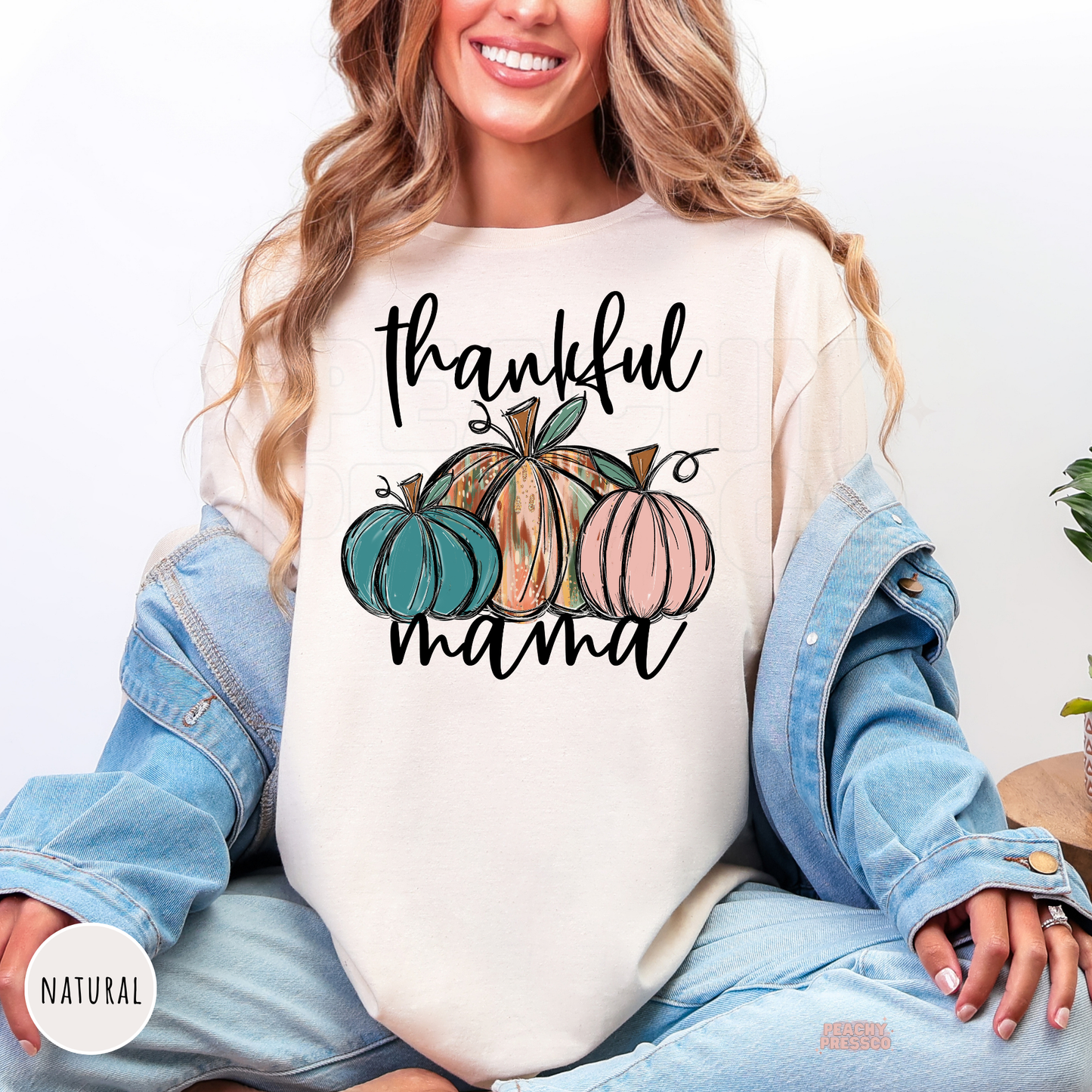 Natural colored shirt featuring a "Thankful Mama" pumpkin graphic, perfect for Thanksgiving, fall festivals, and cozy autumn style.